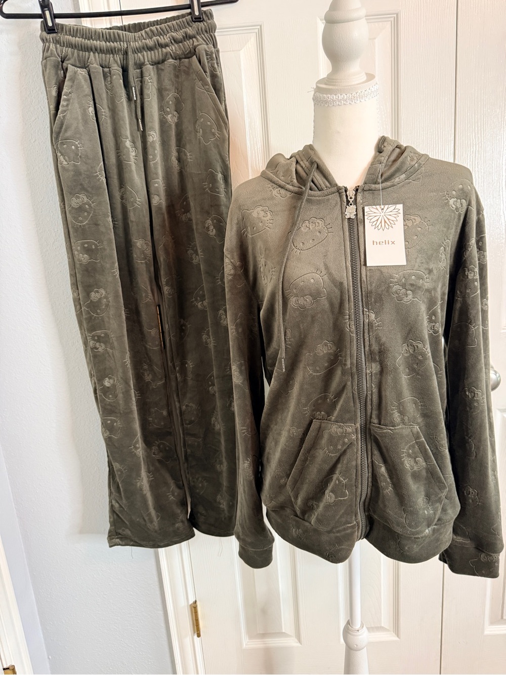 NWT Sanrio Hello Kitty x Helix Debossed Velour Tracksuit Olive Green L/XL